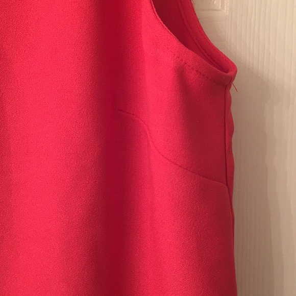 Sleeveless Kenar Blouse with bottom detail - Picture 5 of 5